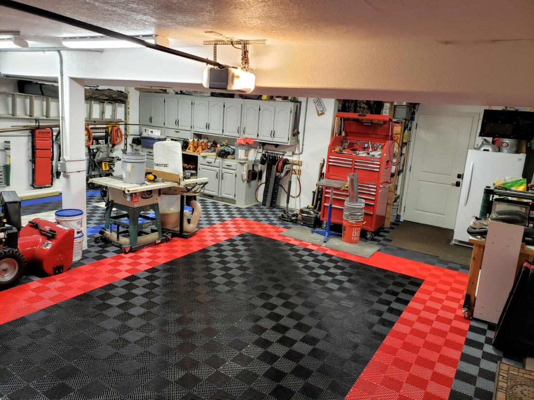 Black Free Flow Tiles with a Red Border