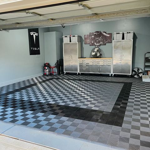 Photo of garage with graphite and black TrueLock HD Ribbed tiles