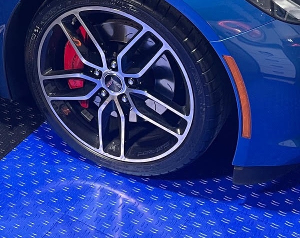 Wheel on Blue TrueLock HD Diamond Tiles