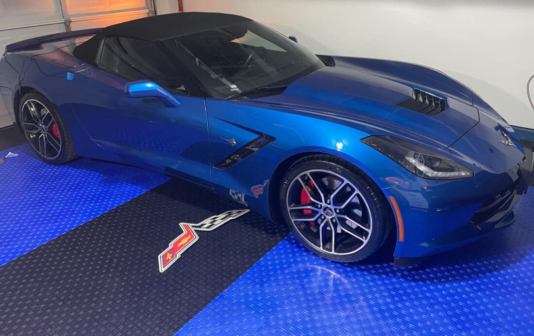 Blue and Black flooring with Diamond Profile and Blue Car