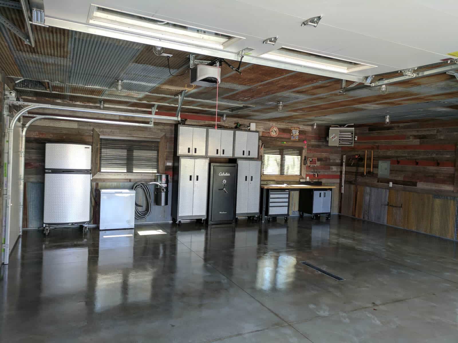Clear Gloss Garage Floor Coating with Polyuea