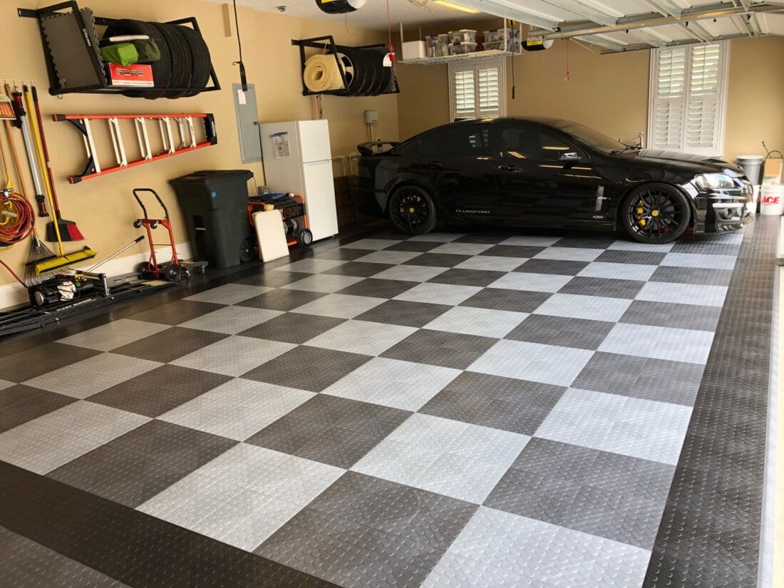 Car on Racedeck Circle Track Tiles