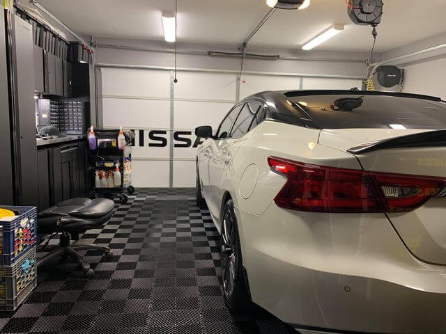 Ribbed Tiles with white car