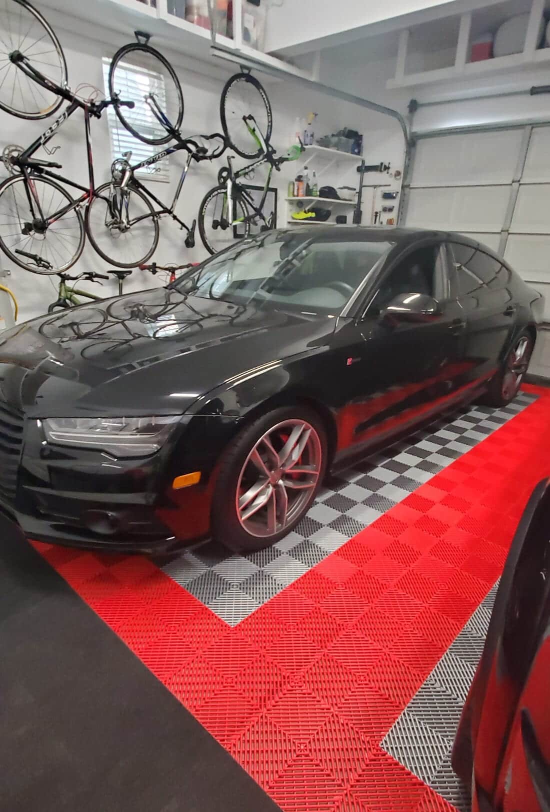 TrueLock HD Ribbed tiles with black car